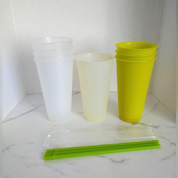 New w/o Packaging 8 - 24oz Reusable Plastic Cups, Straws & Random Color Lids - Picture 1 of 3